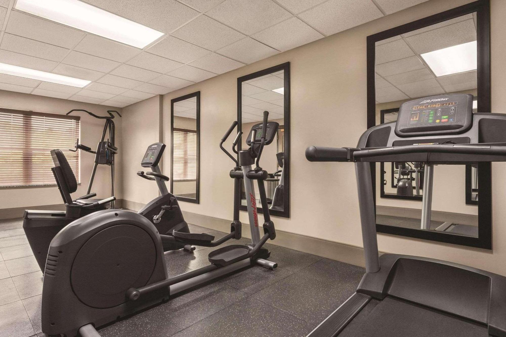 Country Inn & Suites By Radisson, Nashville Airport East, Tn Екстериор снимка