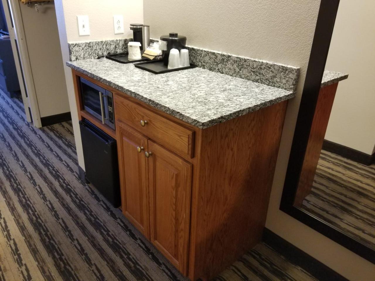 Country Inn & Suites By Radisson, Nashville Airport East, Tn Екстериор снимка